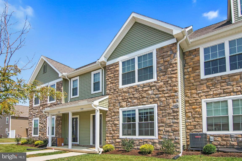 744 Farmwood Ln