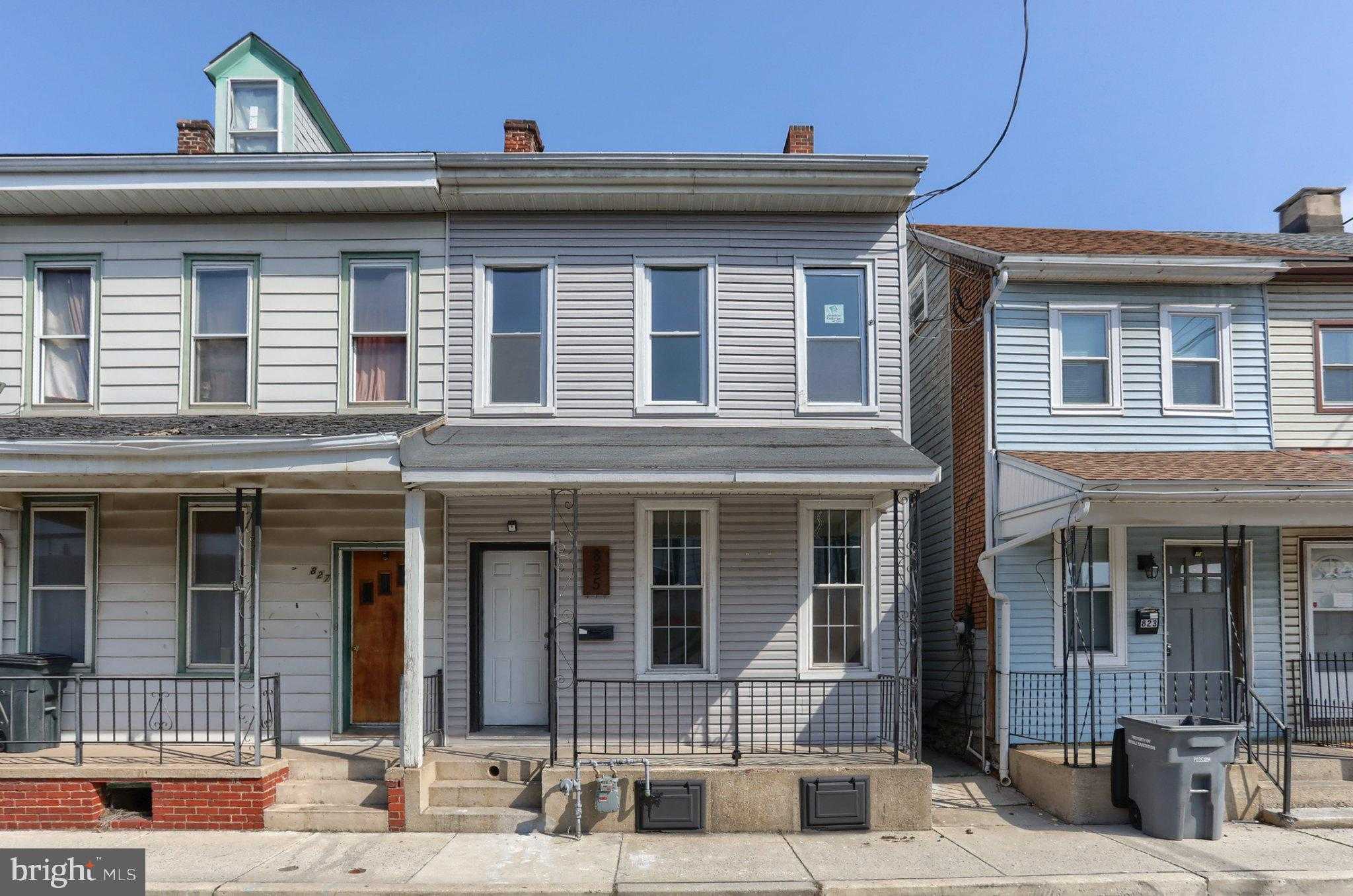 825 Scull Street - 1